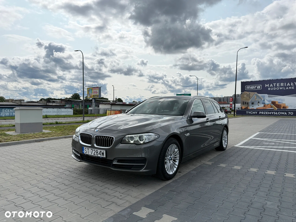 BMW Seria 5 525d xDrive Luxury Line