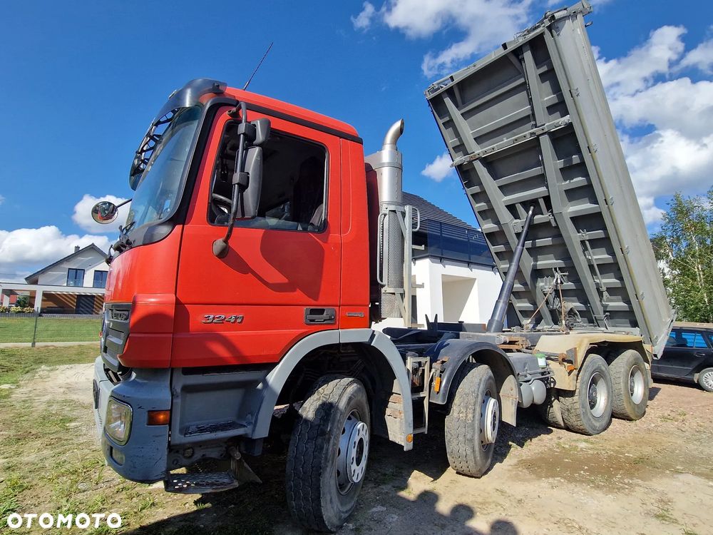 Mercedes-Benz 3241 - 12