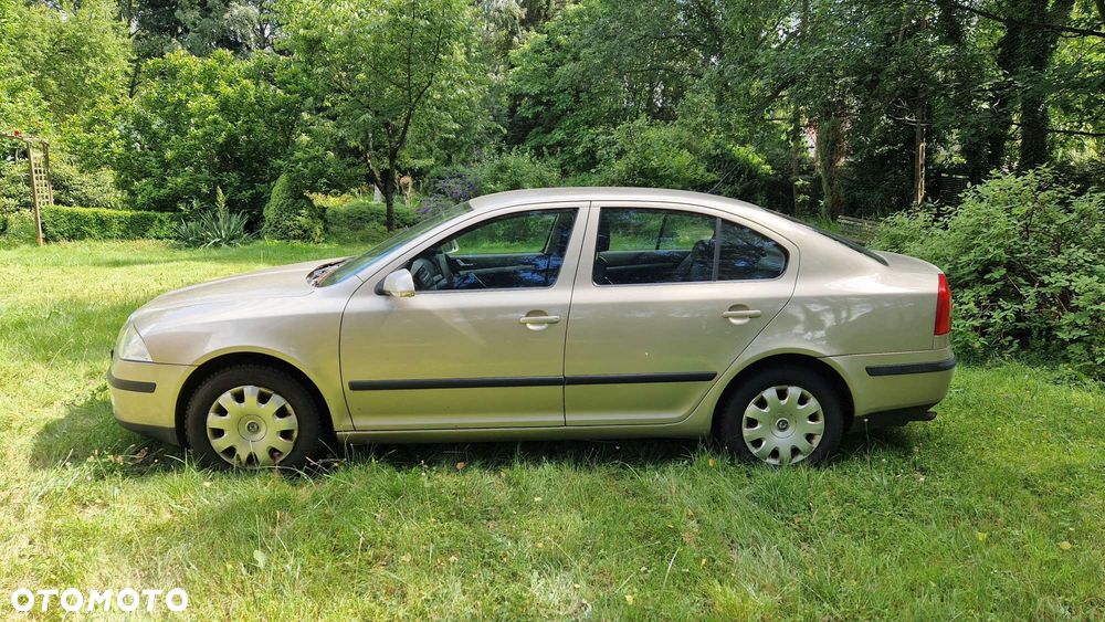 Skoda Octavia 1.6 Ambiente - 4
