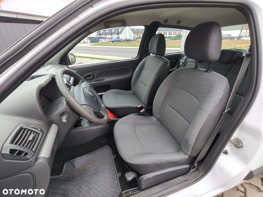 Renault Clio 1.2 16V Expression - 6