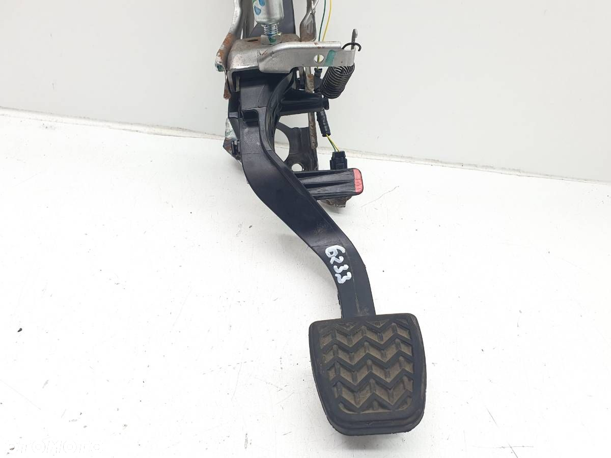 PEDAŁ SPRZĘGŁA DŹWIGNIA TOYOTA YARIS III EUROPA P15 1.3 - 2