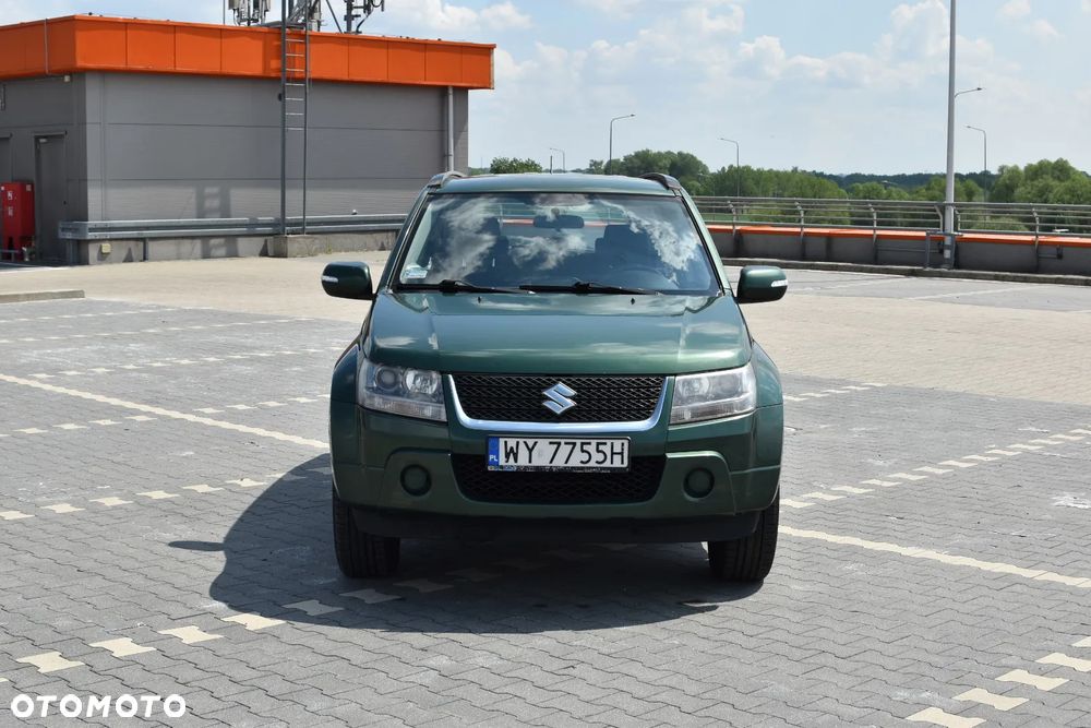 Suzuki Grand Vitara 2.0 De luxe - 28