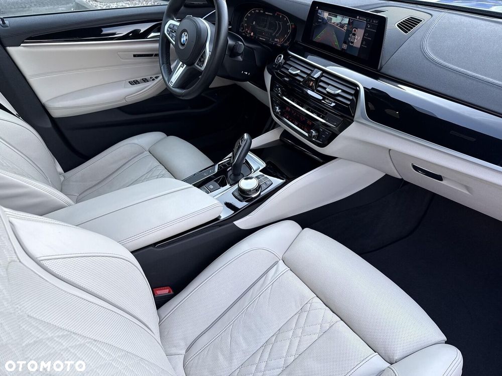 BMW Seria 5 M550i xDrive - 10