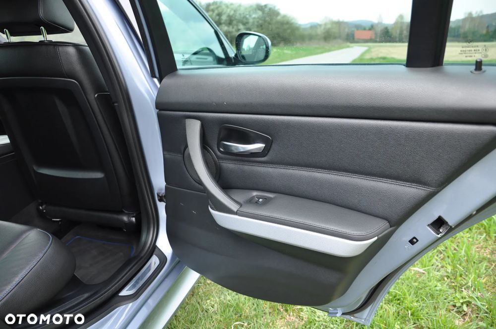 BMW Seria 3 320d - 26