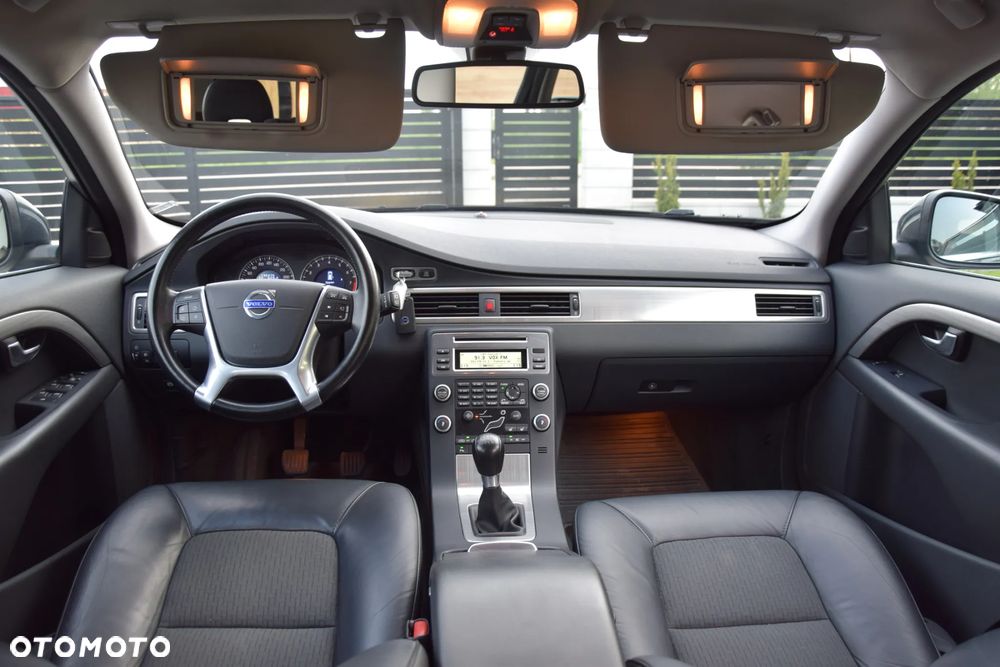 Volvo V70 2.5T Momentum - 35