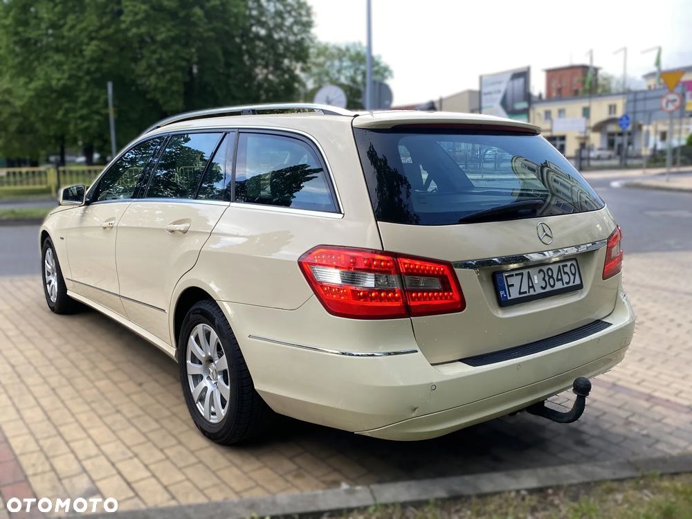 Mercedes-Benz Klasa E 200 BlueTEC 7G-TRONIC Elegance - 4