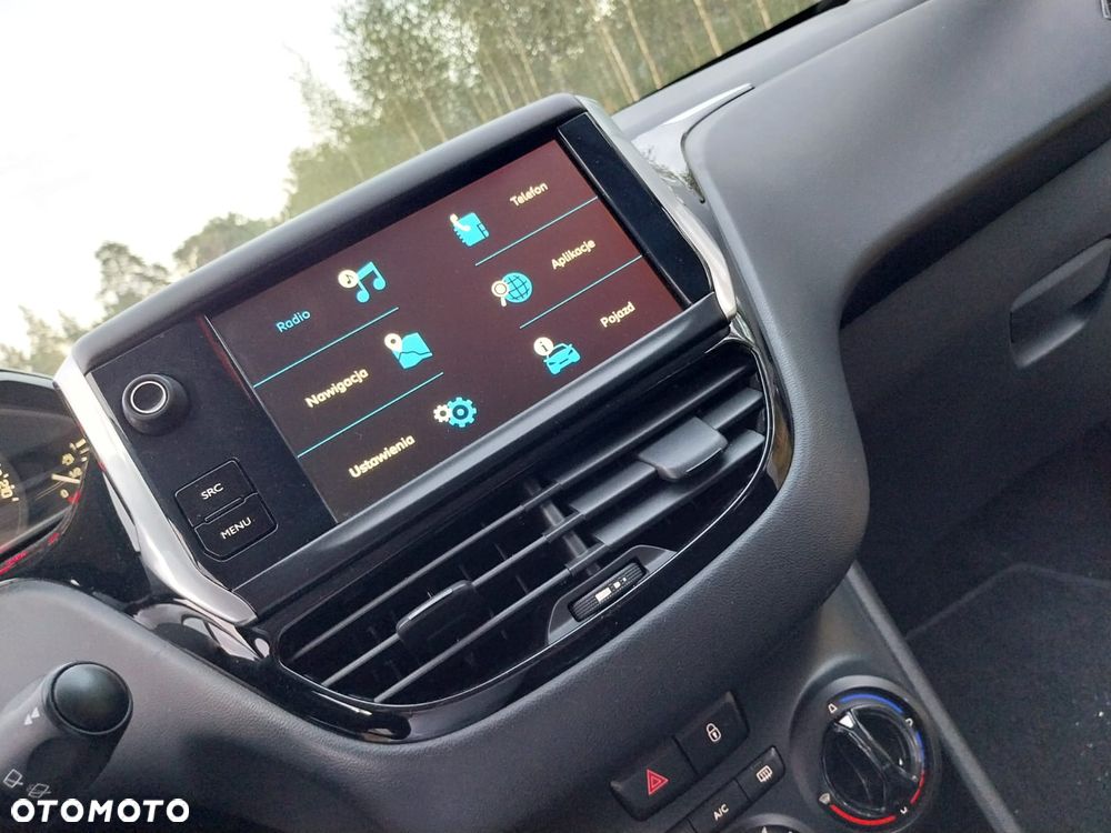 Peugeot 208 - 8