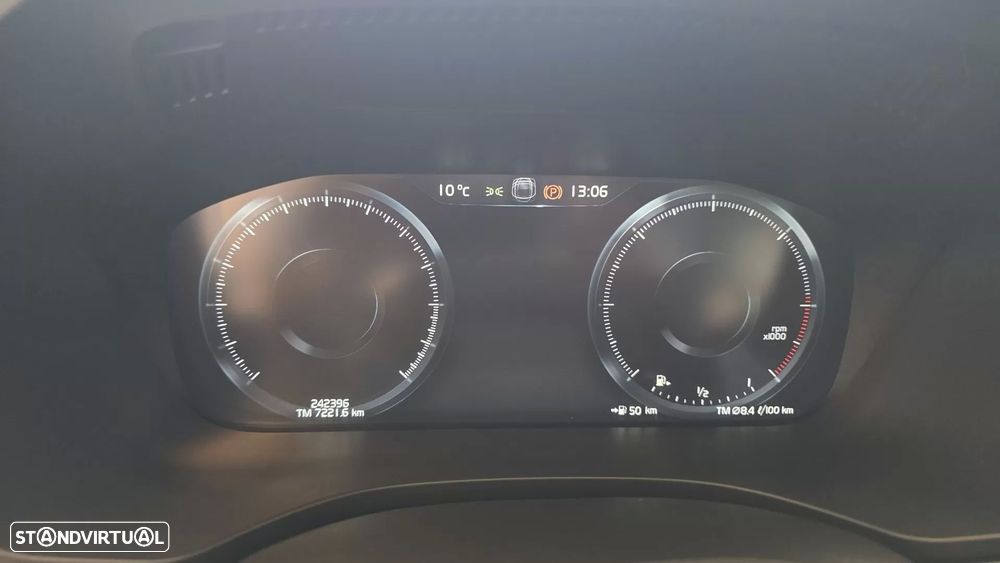 Volvo XC 60 2.0 D4 Momentum Plus Geartronic - 42