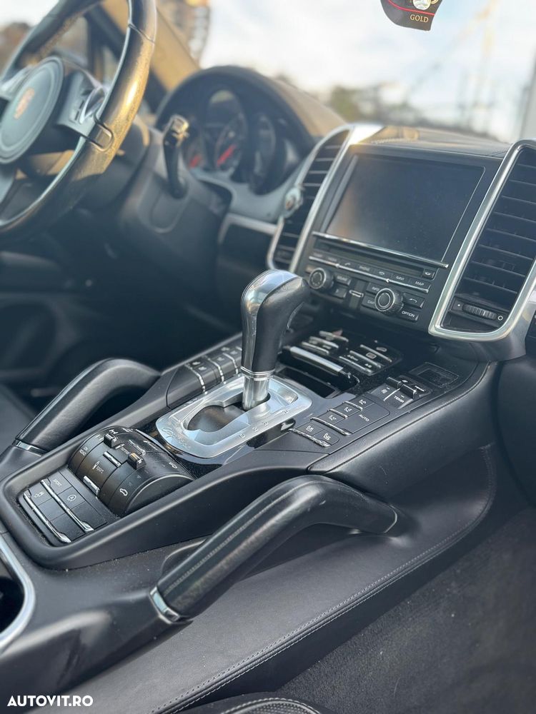 Porsche Cayenne - 27