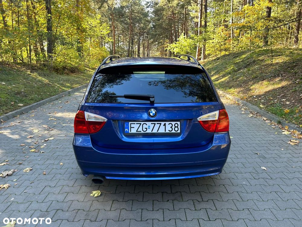 BMW Seria 3 318i Touring - 6