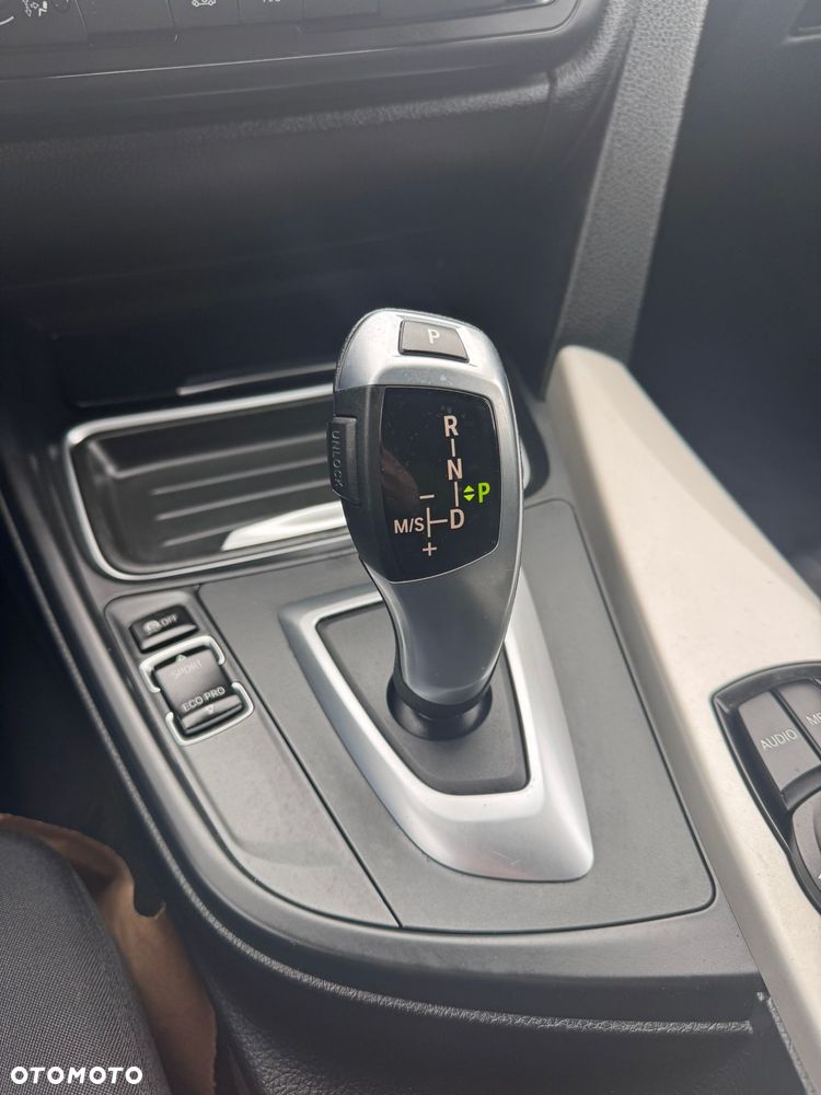 BMW Seria 3 320d Edition Luxury Line Purity - 17