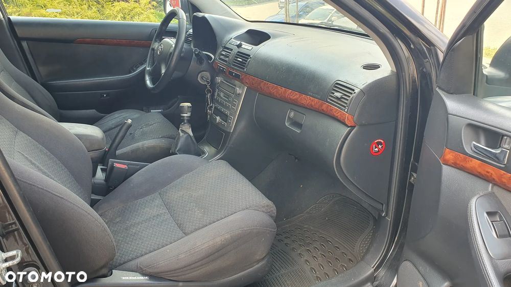 Toyota Avensis - 8