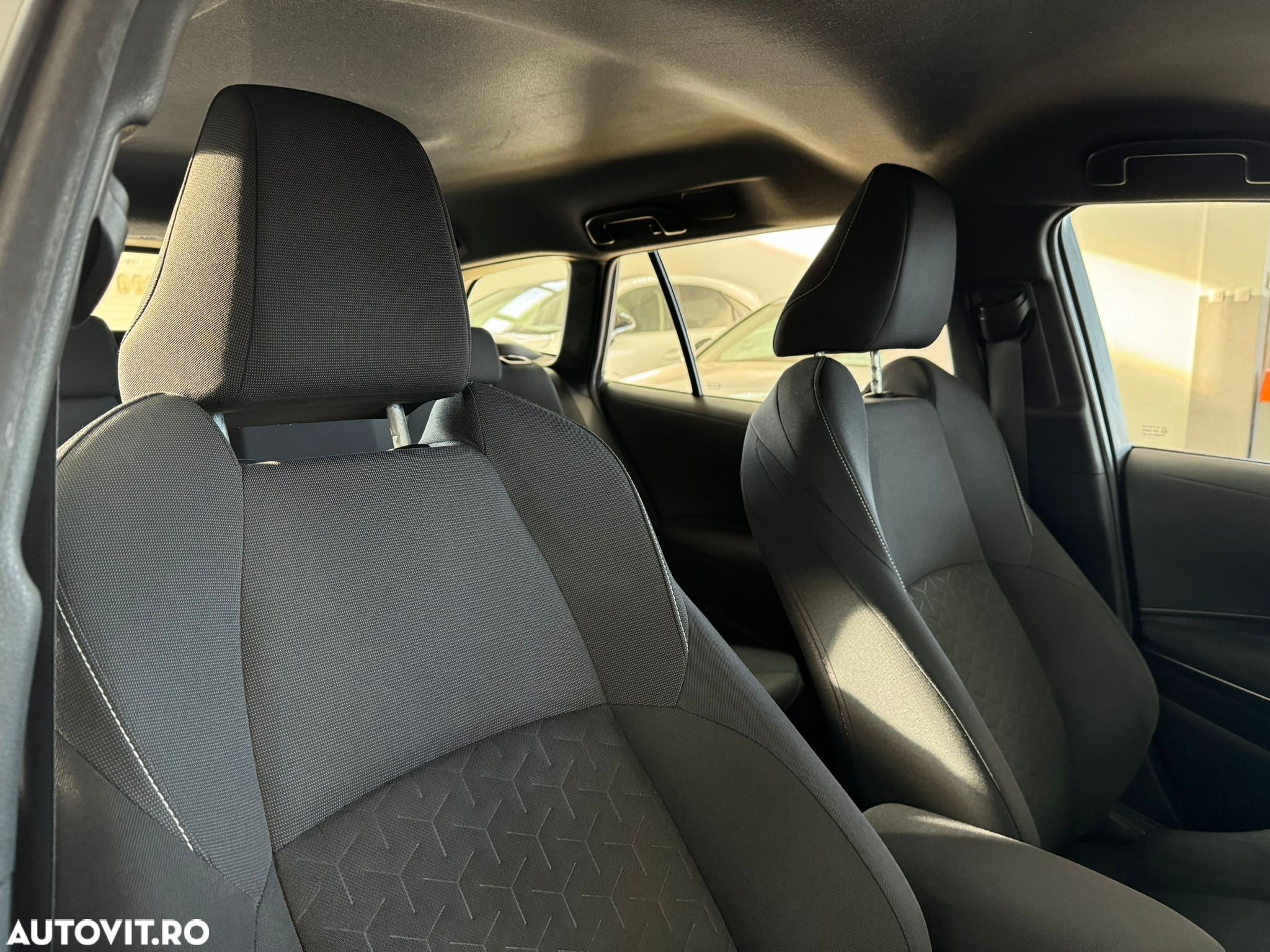 Toyota Corolla 1.8 HSD Business - 16