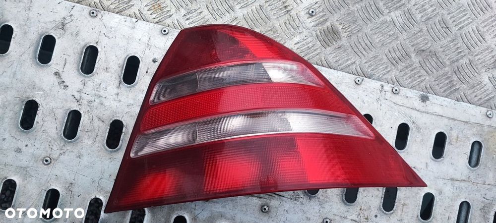 LAMPA TYŁ TYLNA PRAWA MERCEDES W220 A2208200264 - 1