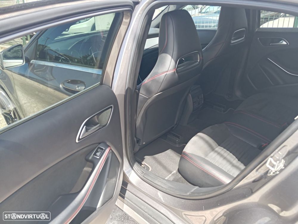 Mercedes-Benz GLA 250 4Matic 7G-DCT AMG Line - 14