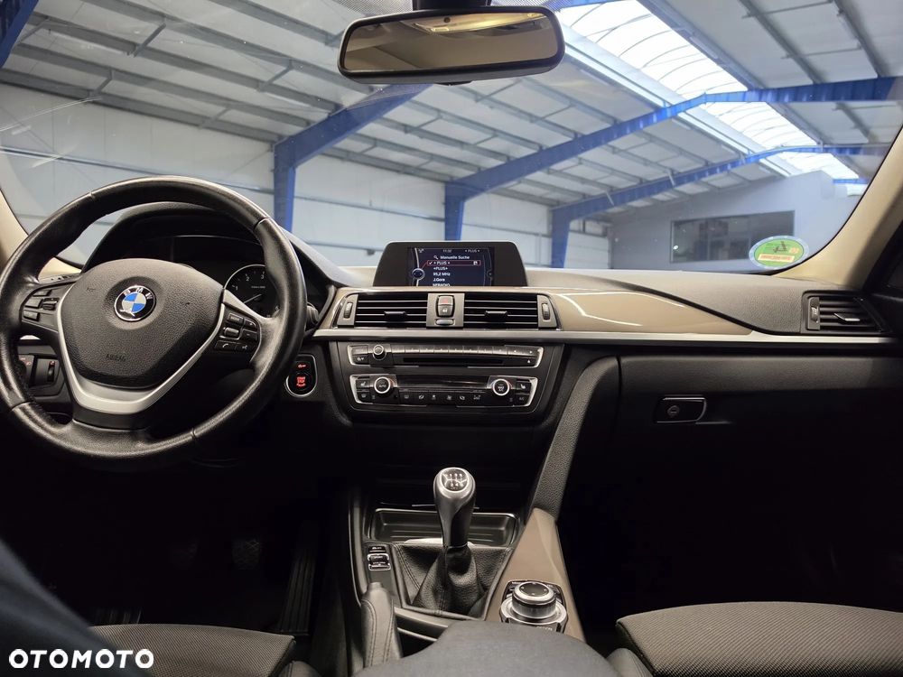 BMW Seria 3 318d Modern Line - 29