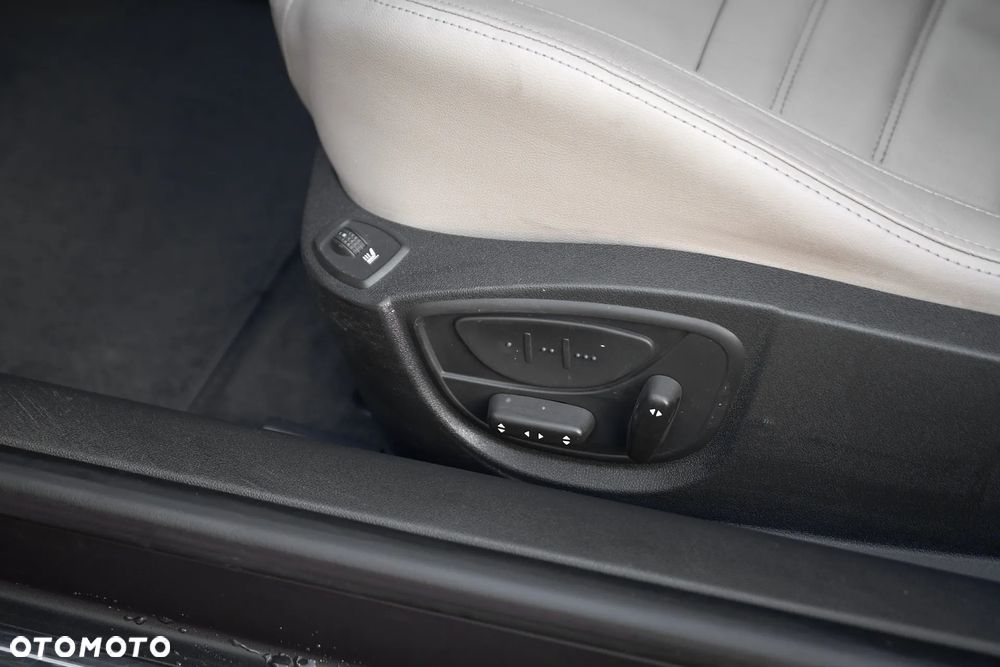 Renault Laguna 3.5 V6 Initiale - 18