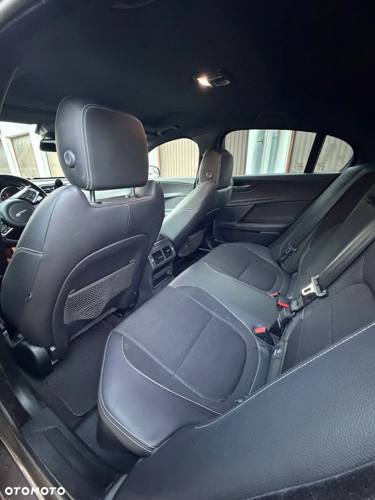 Jaguar XE 20d R-Sport - 10