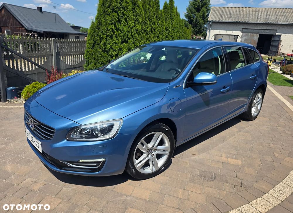 Volvo V60 D6 AWD Plug-in Hybrid Summum - 2