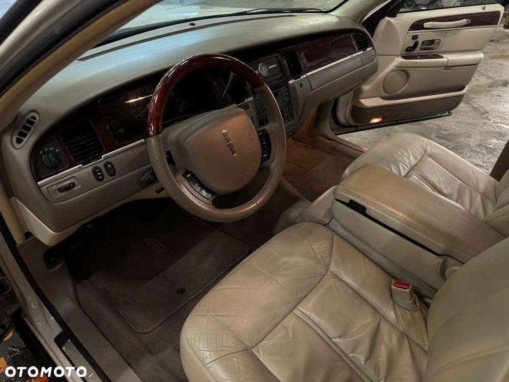 Lincoln Town Car 4.6 Signature - 23