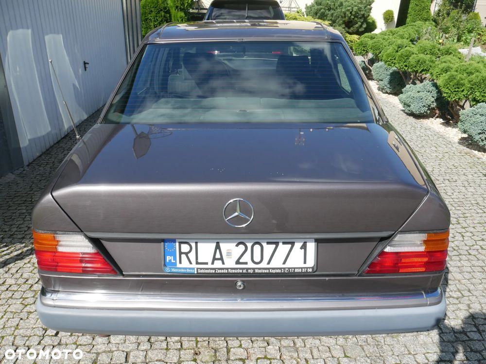 Mercedes-Benz W124 (1984-1993) - 25