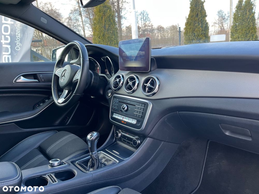 Mercedes-Benz GLA 180 UrbanStyle Edition - 20