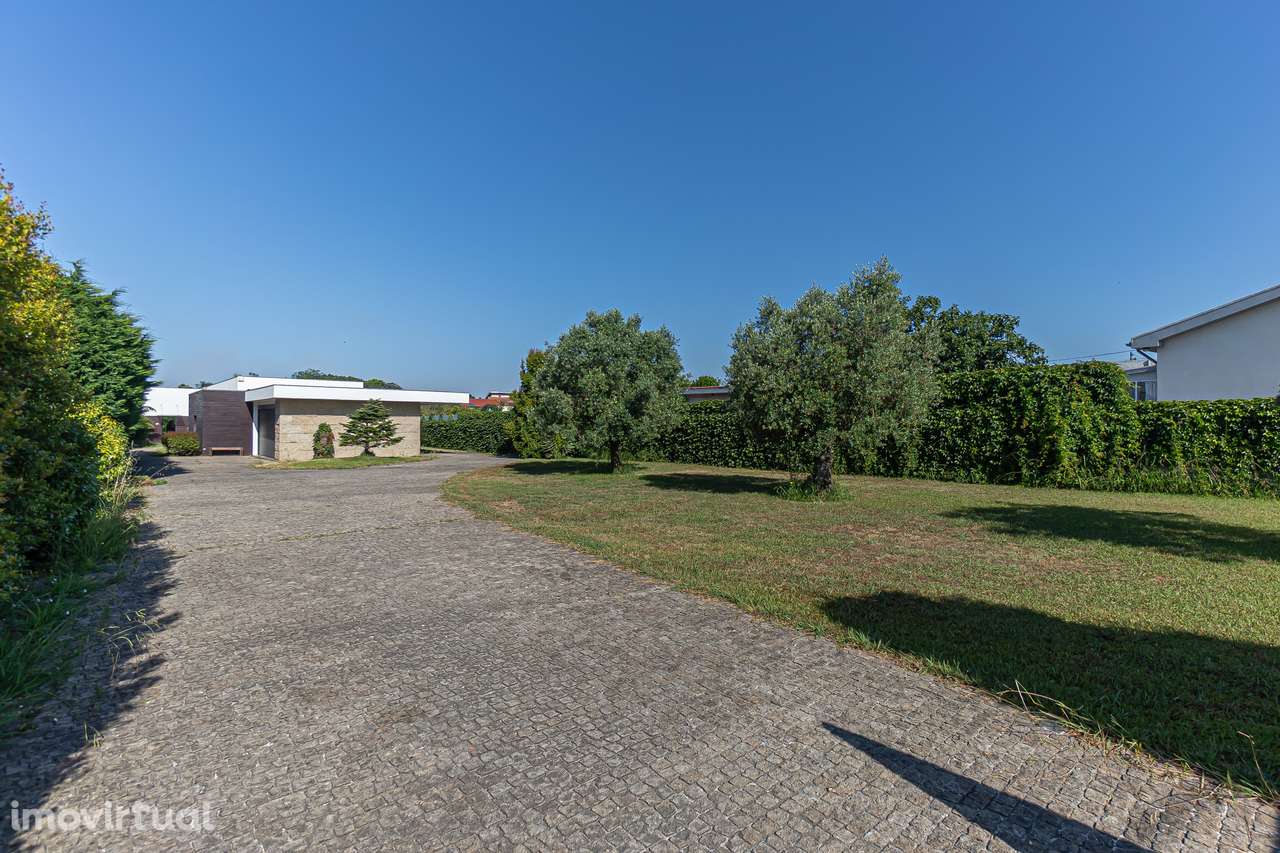 MORADIA TÉRREA T3 de LUXO a 1KM da PRAIA ,  com 348 m² em LOTE 2300 m² - Grande imagem: 5/28