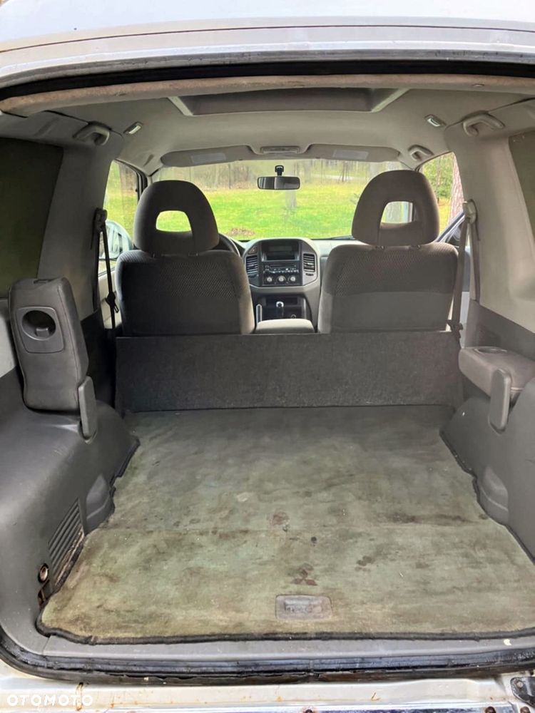Mitsubishi PAJERO - 16