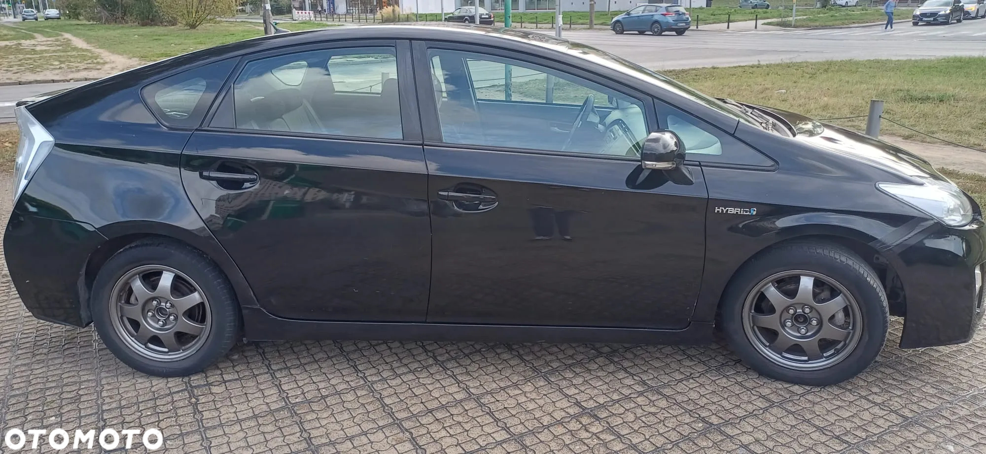 Toyota Prius 1.8 HSD Prestige - 6