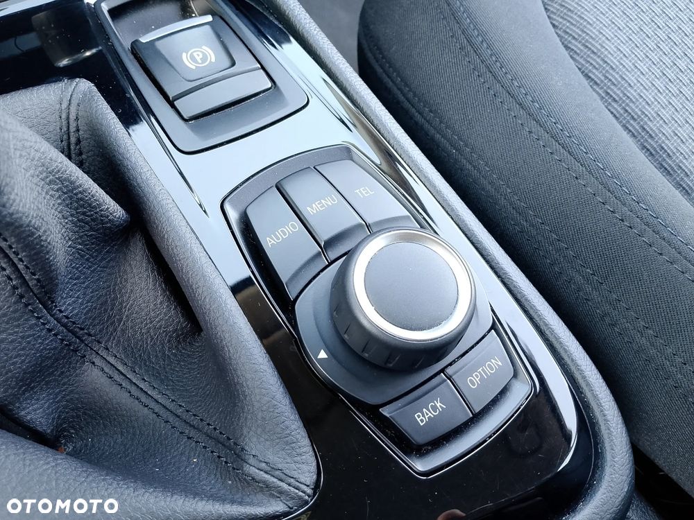 BMW Seria 2 218d Sport Line - 33