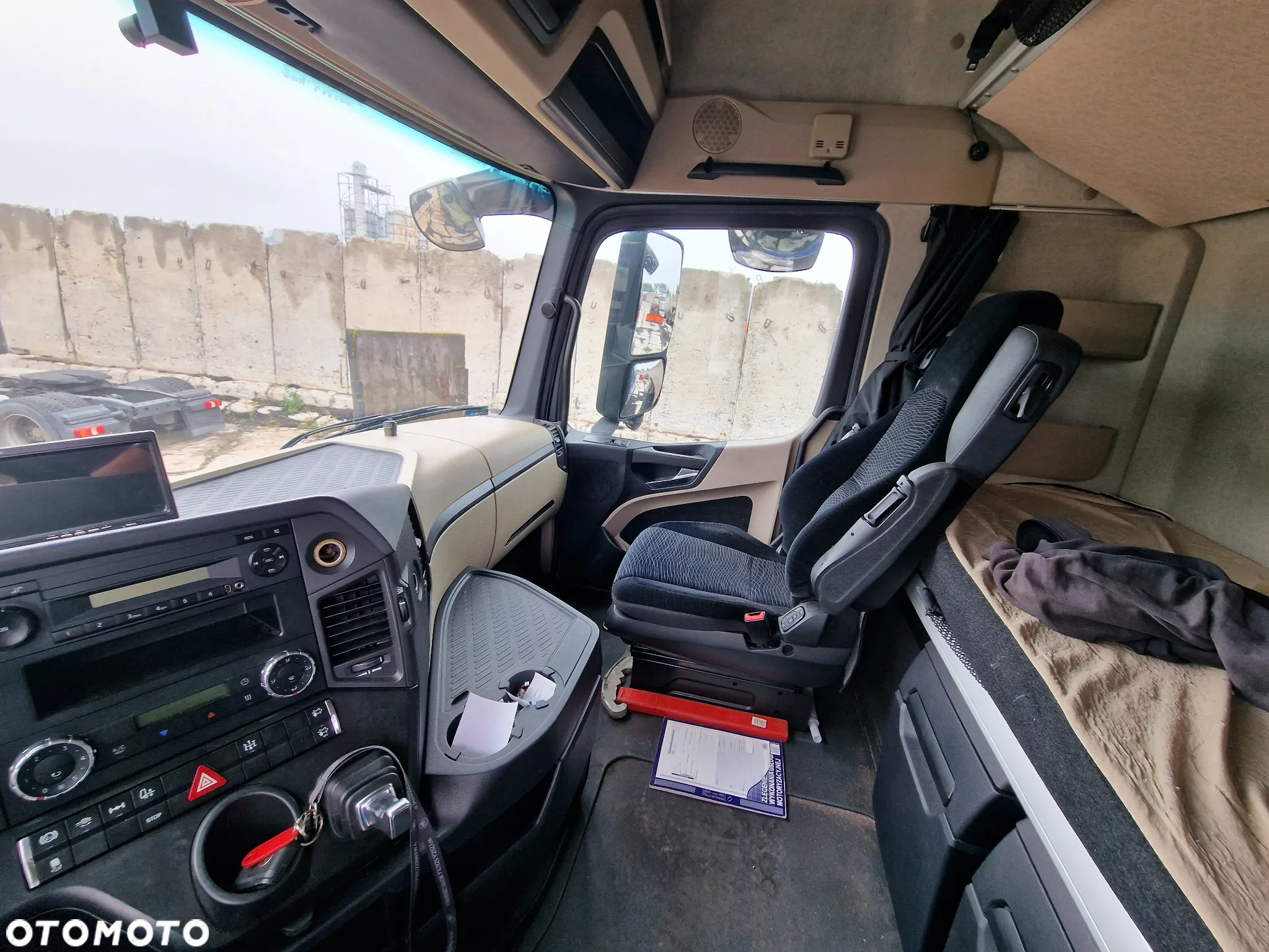 Mercedes-Benz Actros - 5