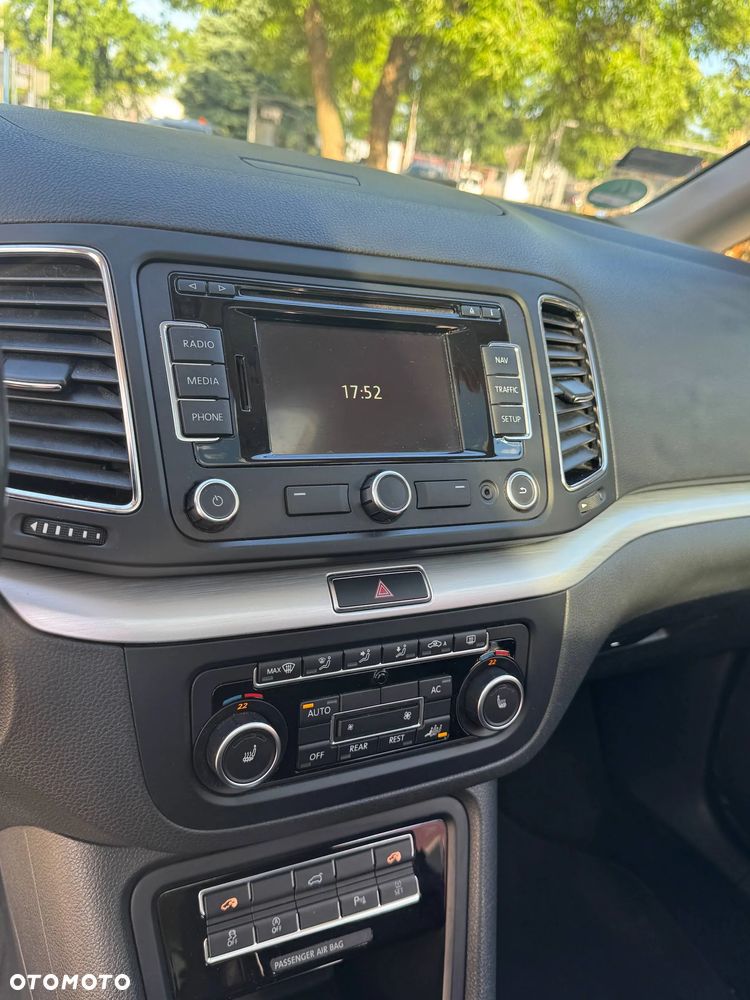 Volkswagen Sharan 2.0 TDI DSG BlueMotion Technology Comfortline - 25