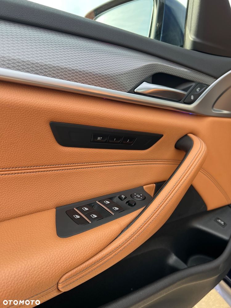 BMW Seria 5 530i xDrive - 28