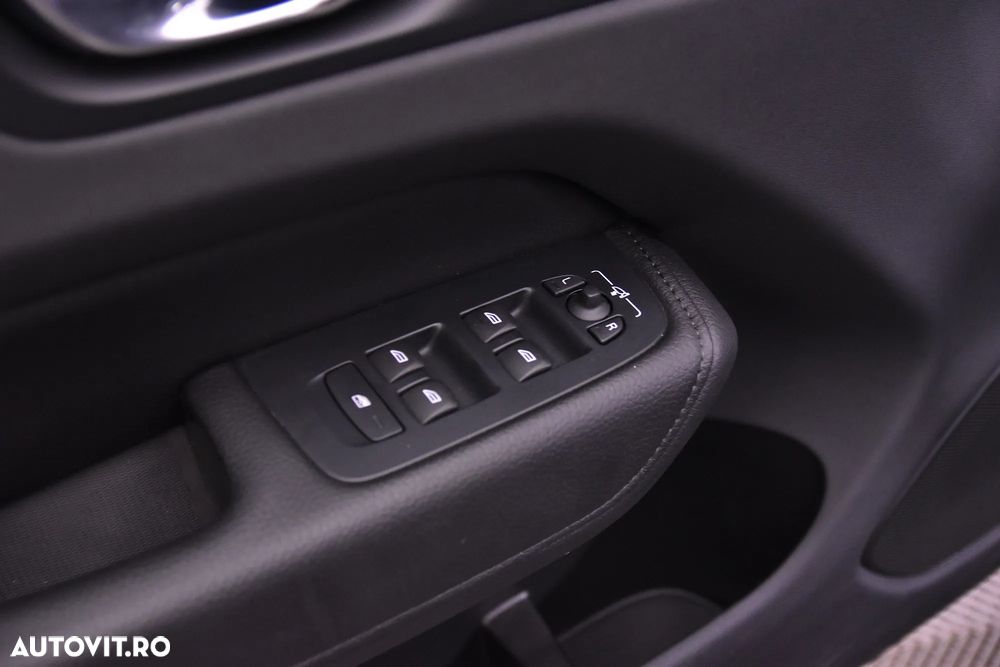 Volvo XC 60 T6 AWD Recharge Geartronic Inscription Expression - 13