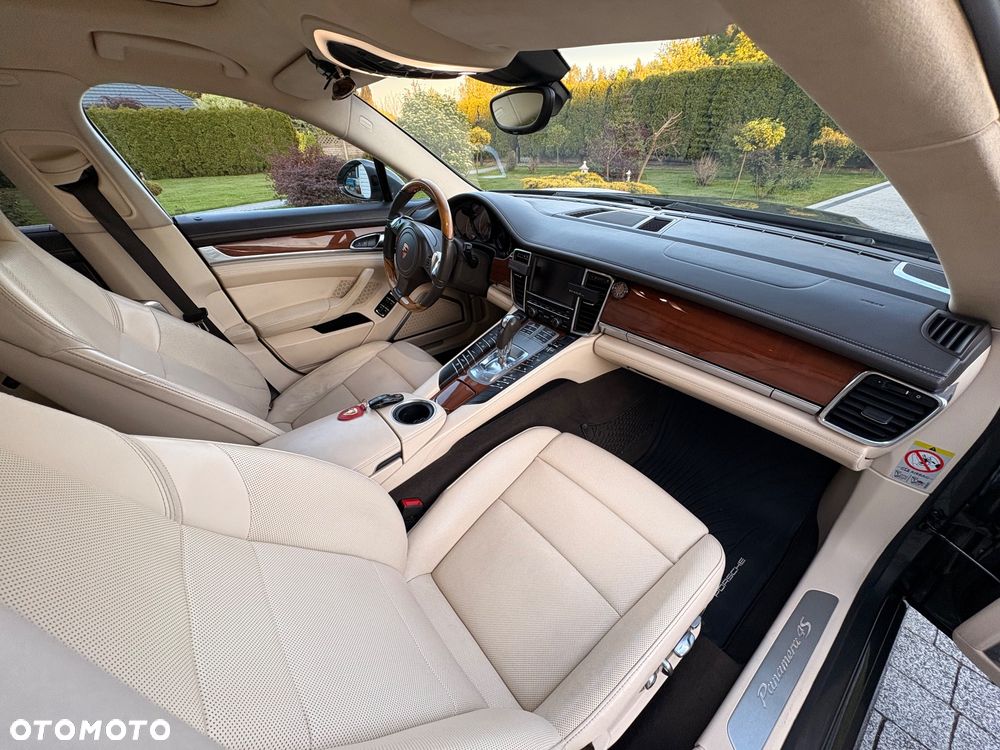 Porsche Panamera 4S Executive - 25