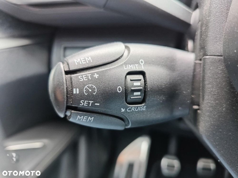 Peugeot 3008 1.2 PureTech Allure S&S - 22