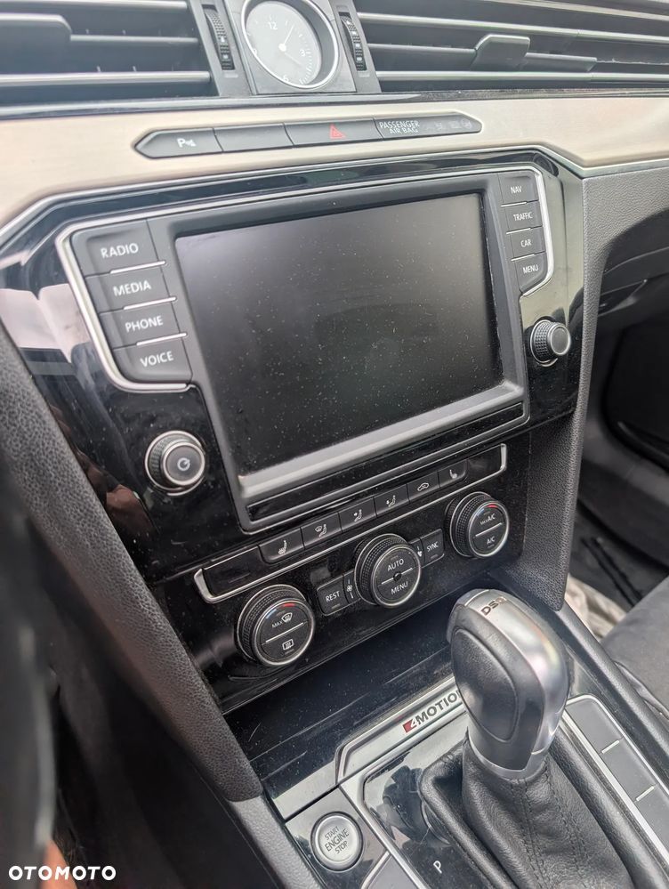 Volkswagen Passat - 14