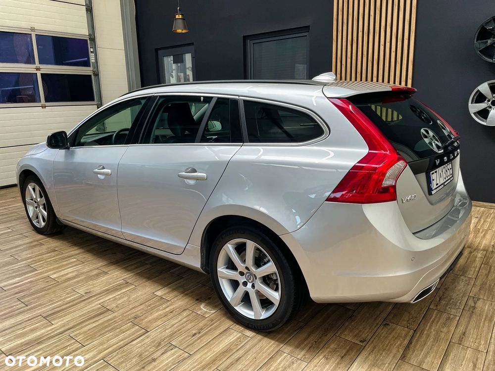 Volvo V60 D4 Geartronic Momentum - 11