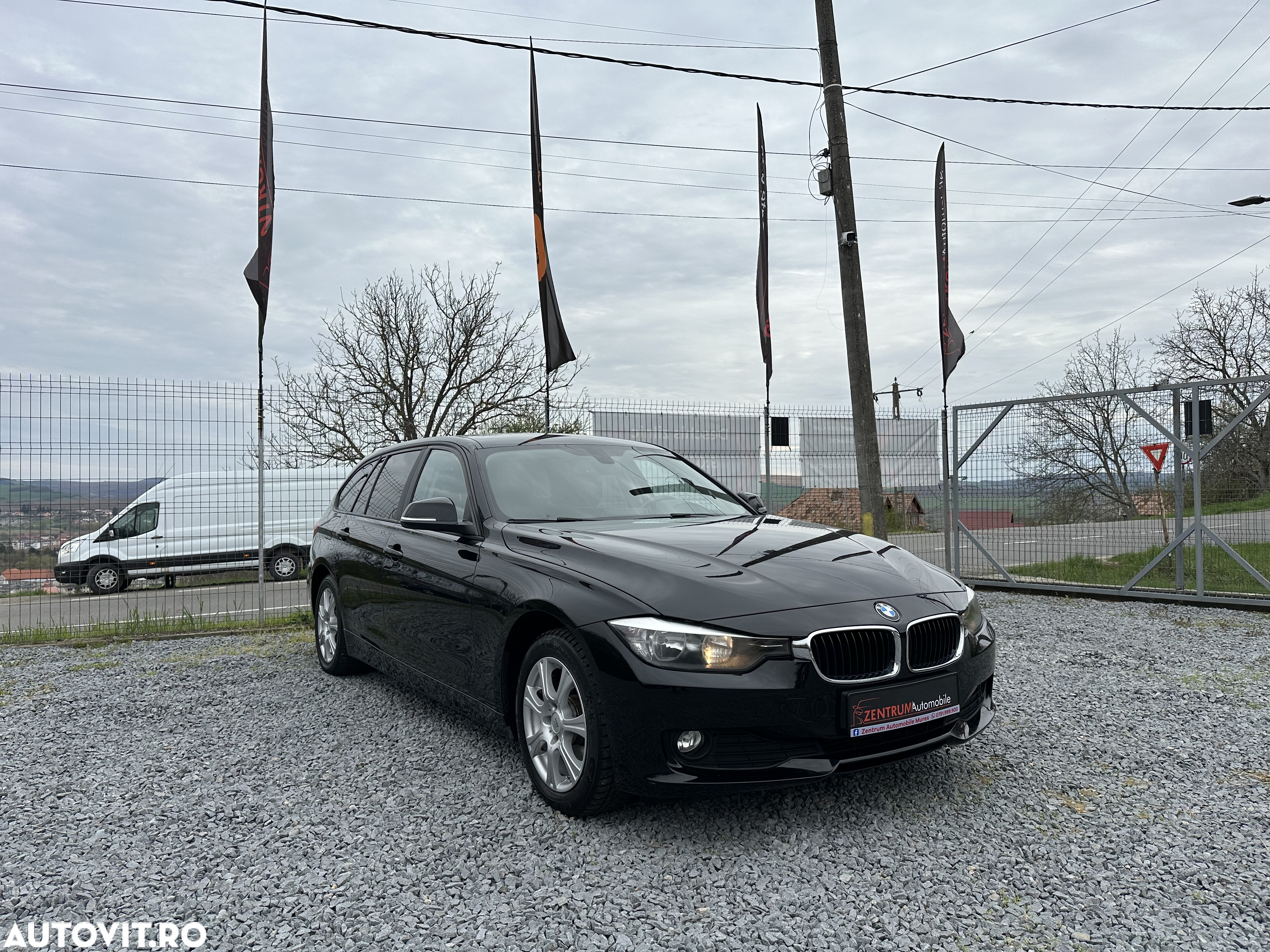 BMW Seria 3 320d DPF Touring Aut. Edition Sport - 12