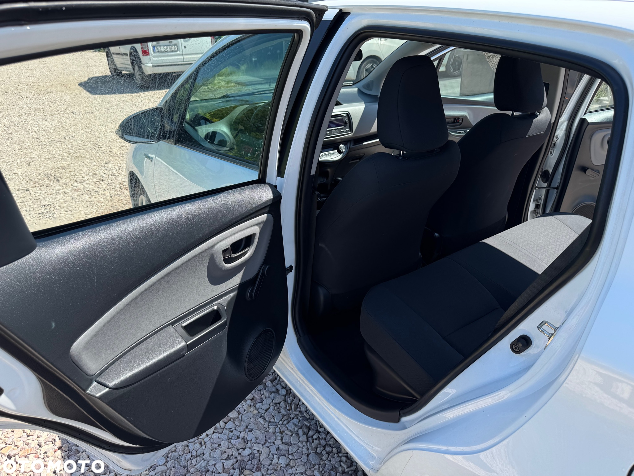 Toyota Yaris Hybrid 100 Active - 13