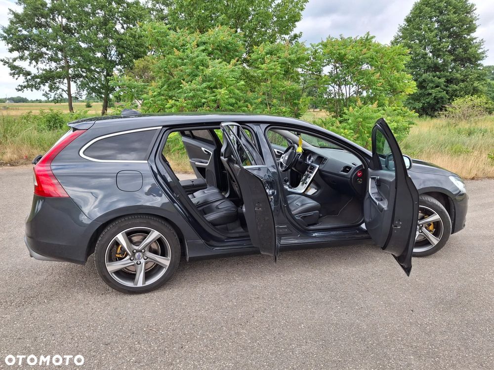 Volvo V60 D3 R-Design - 12