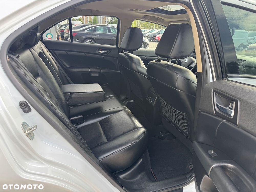 Suzuki Kizashi 2.4 Sport 4WD CVT - 15