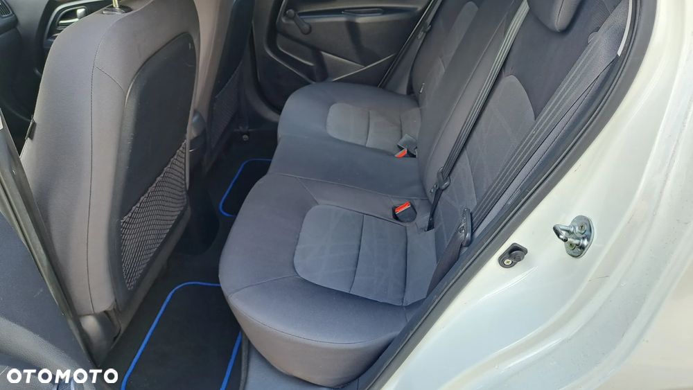 Kia Rio 1.2 L - 16