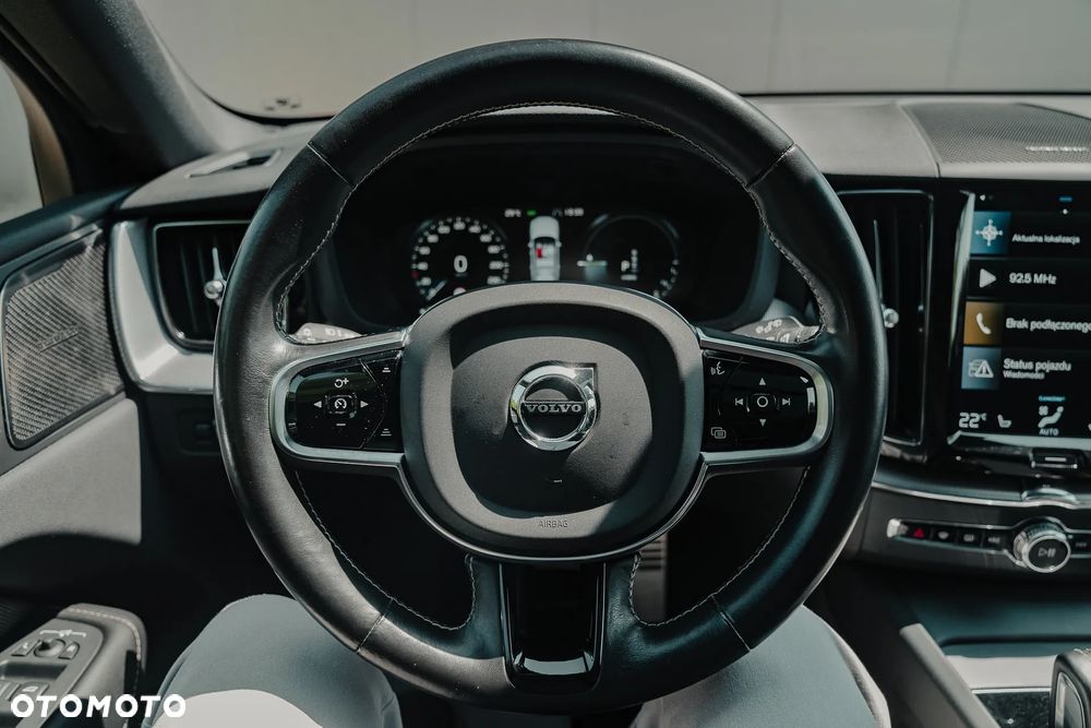 Volvo XC 60 T6 Plug-In Hybrid AWD R-Design - 20