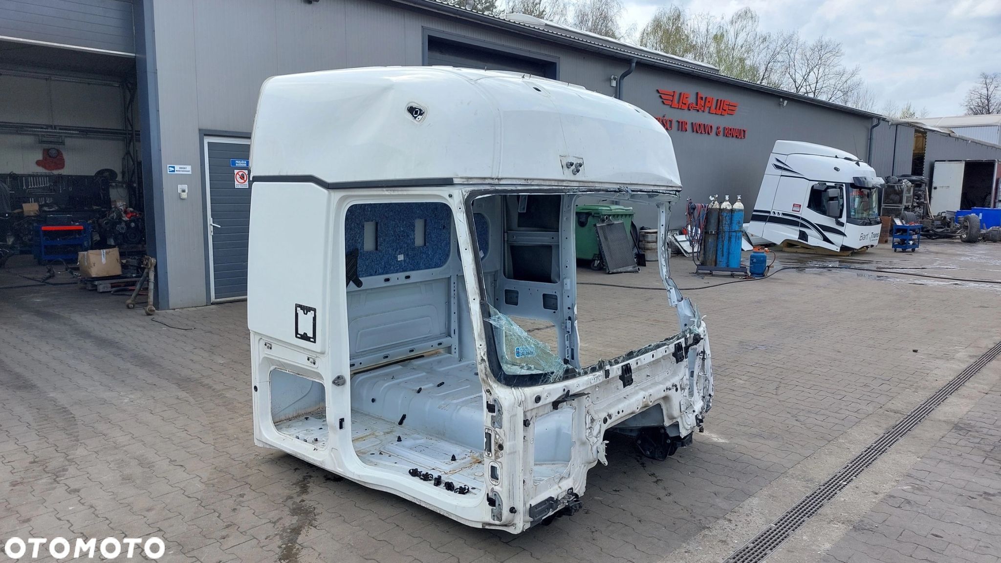 RENAULT GAMA T RANGE 460 DTI ELEMENT KABINY USZKODZONA - 1