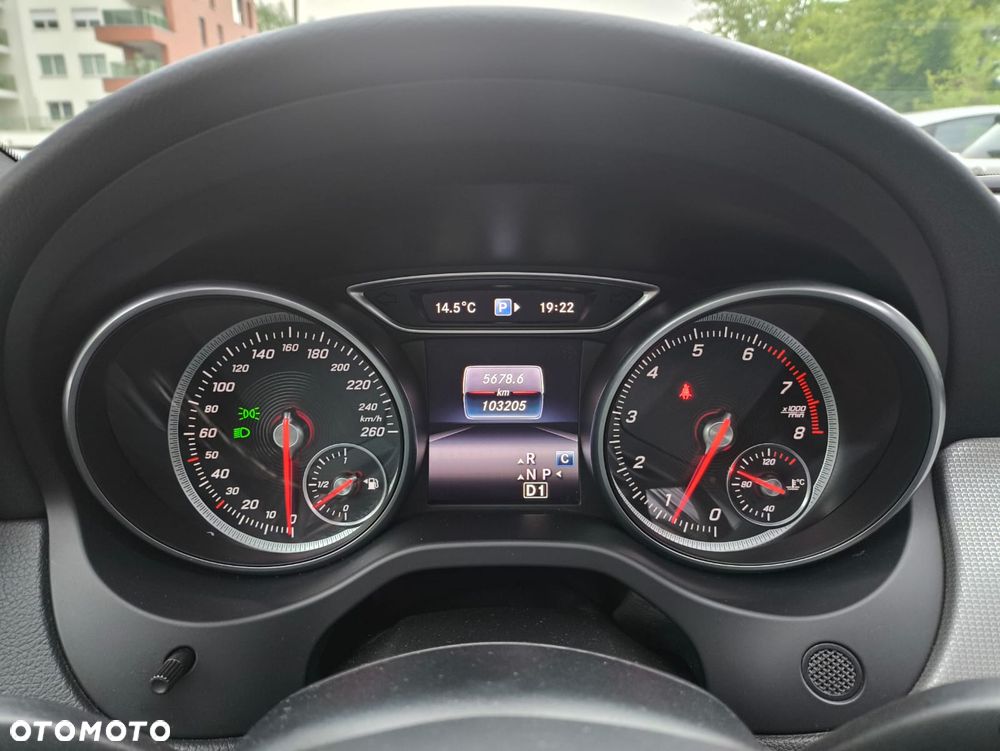 Mercedes-Benz GLA 250 4-Matic AMG Line - 17