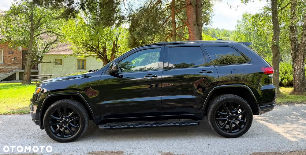 Jeep Grand Cherokee - 12