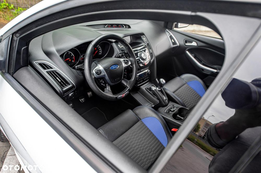 Ford Focus - 24