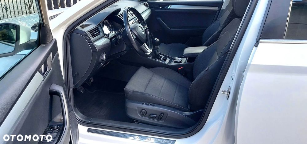 Skoda Superb 2.0 TDI Premium Edition - 29