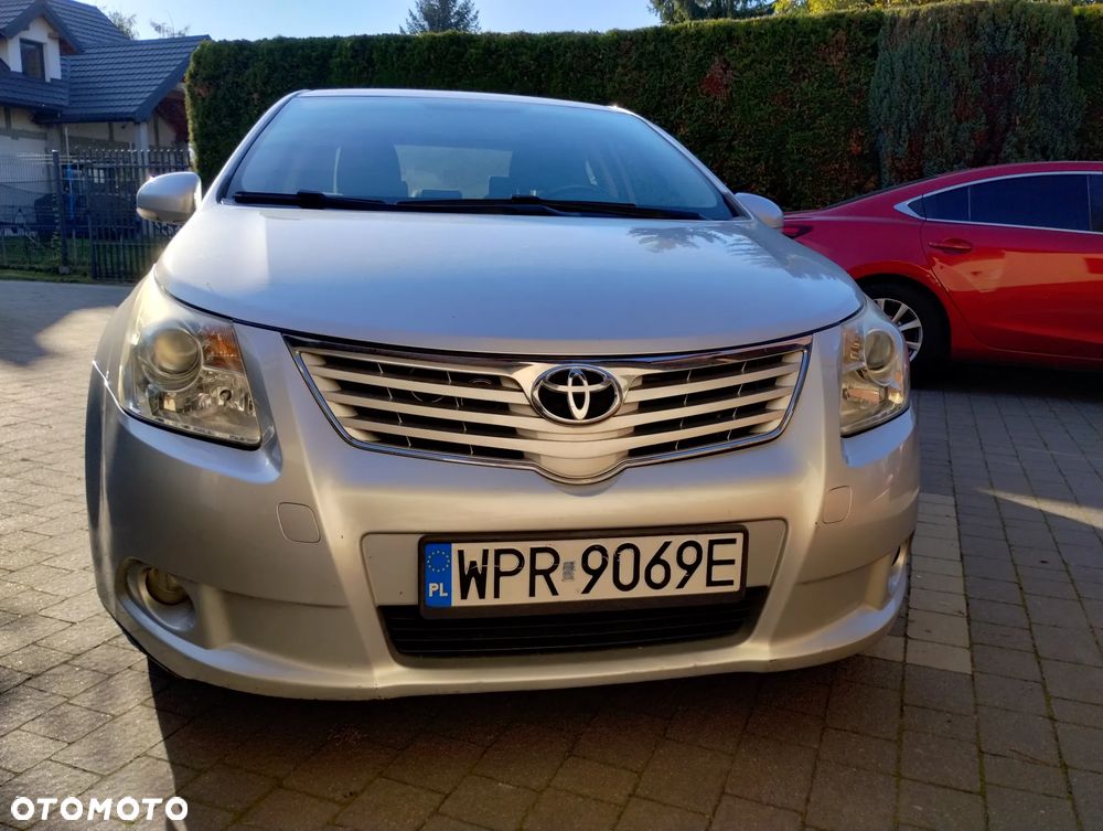 Toyota Avensis 1.8 Comfort - 1